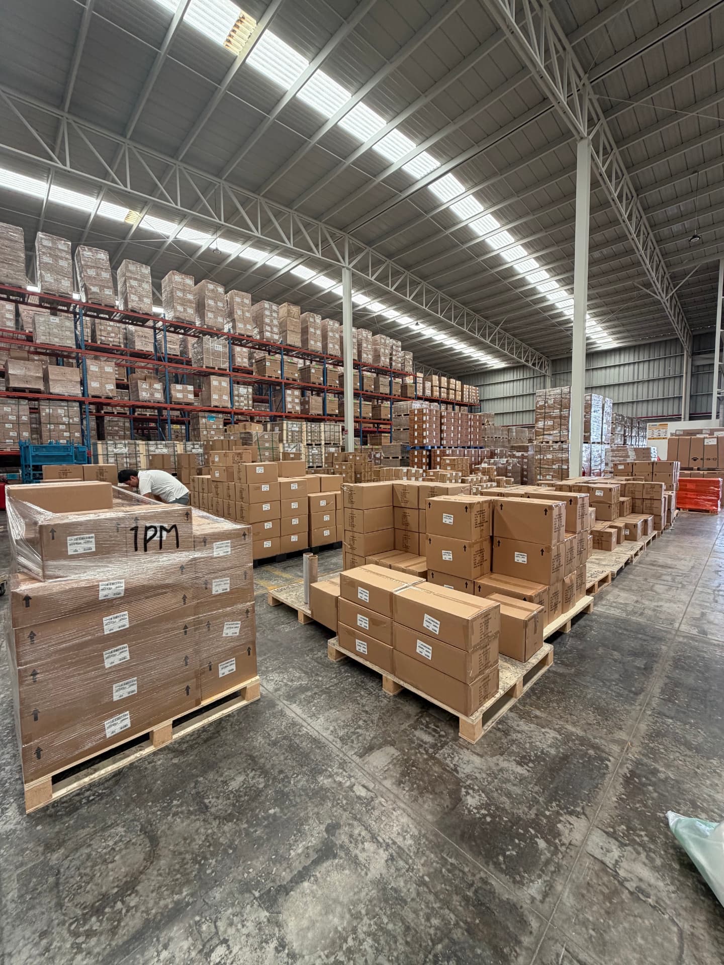 Tarimas consolidadas listas para reexpedición